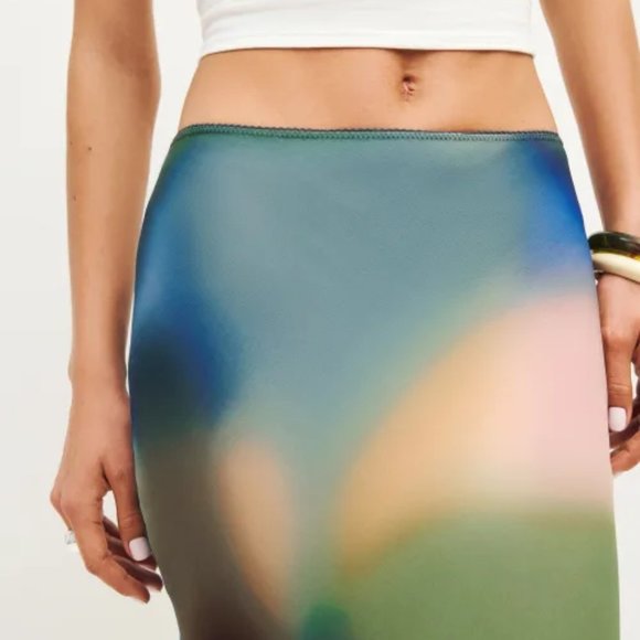 NWOT Reformation Layla Skirt in Blur Midi Elasticated Waist - Picture 4 of 8